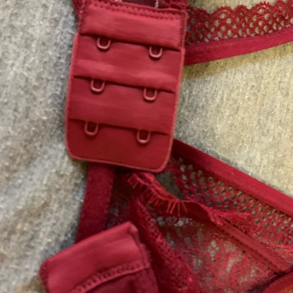32 D red sexy lace bralette Victoria secret - Picture 6 of 7
